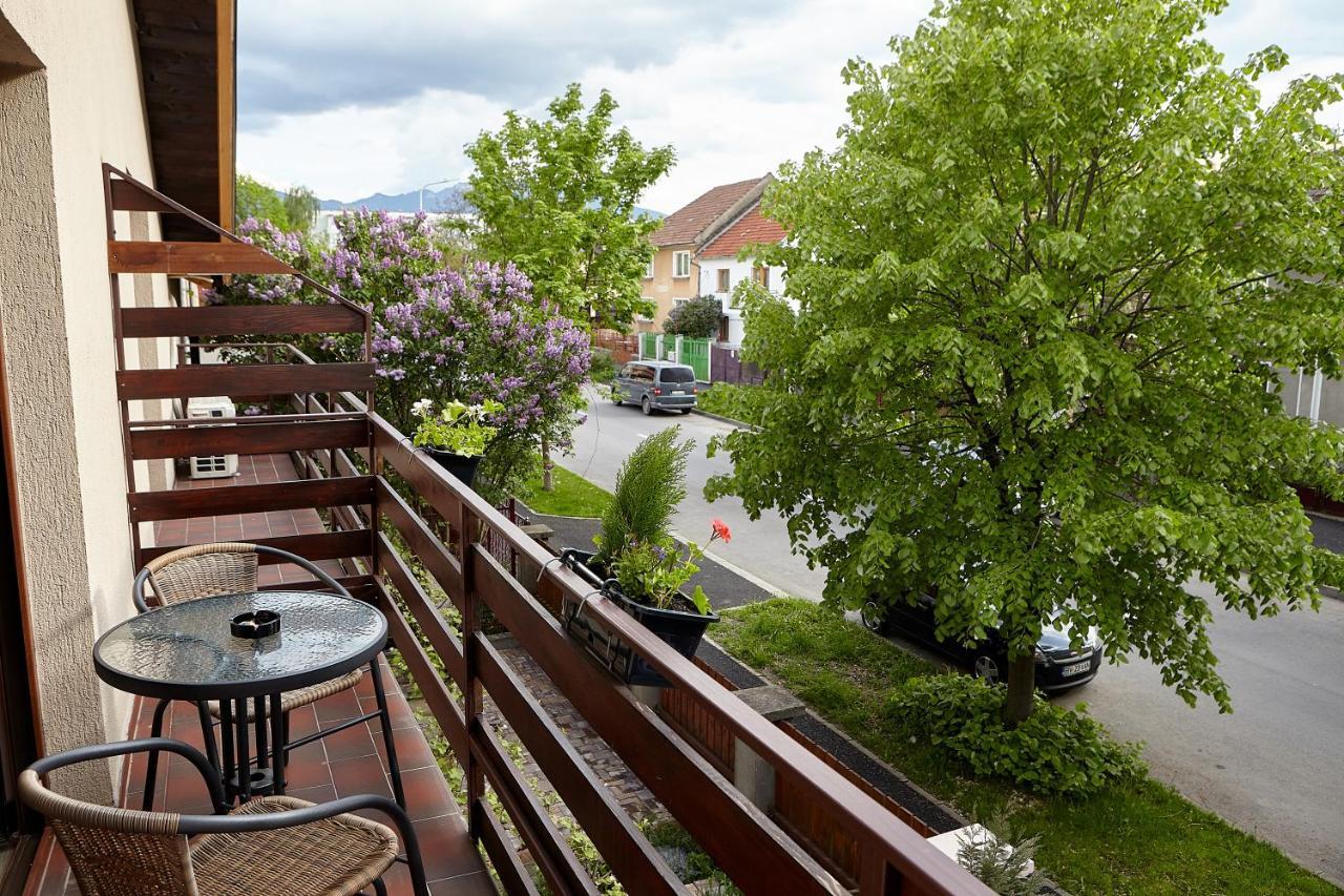 Apartament Rozelor Брашов Экстерьер фото